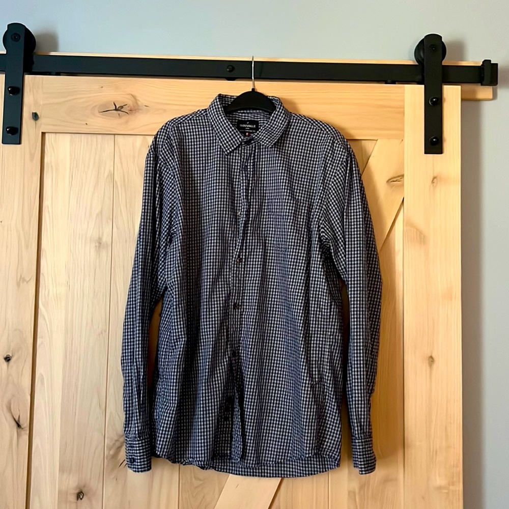 Trouvaille Men’s dress shirt size large.